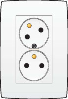 Z�suvka 101-67720 dvojn�sobn� s ochrann�m kol�kom a pooto�enou dutinkou WHITE 101-67720