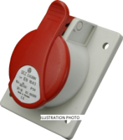 Z�suvka IEN 3243 vstavite�n� IP 44 32A 10004774.00